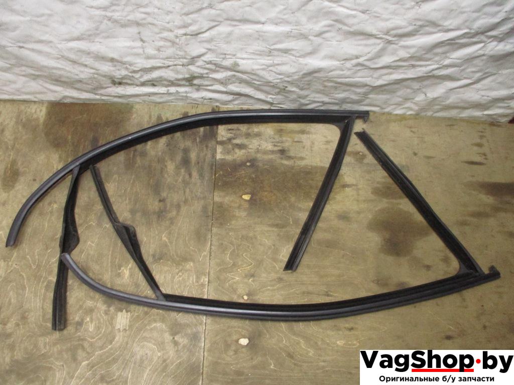 направляющая стекла Volkswagen Golf 6 поколение 2010, 1.6 л., TDi, CAY, дизель, МКПП, красный, хетчбэк 5 дв., передний привод, 5K4837431C, 5K4837432C - фото №1