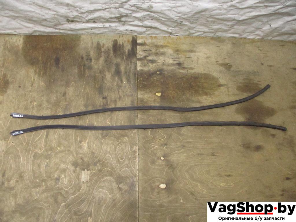 уплотнитель Volkswagen Golf 6 поколение 2010, 1.6 л., TDi, CAY, дизель, МКПП, красный, хетчбэк 5 дв., передний привод, 5K6839699B, 5K6839700B - фото №1