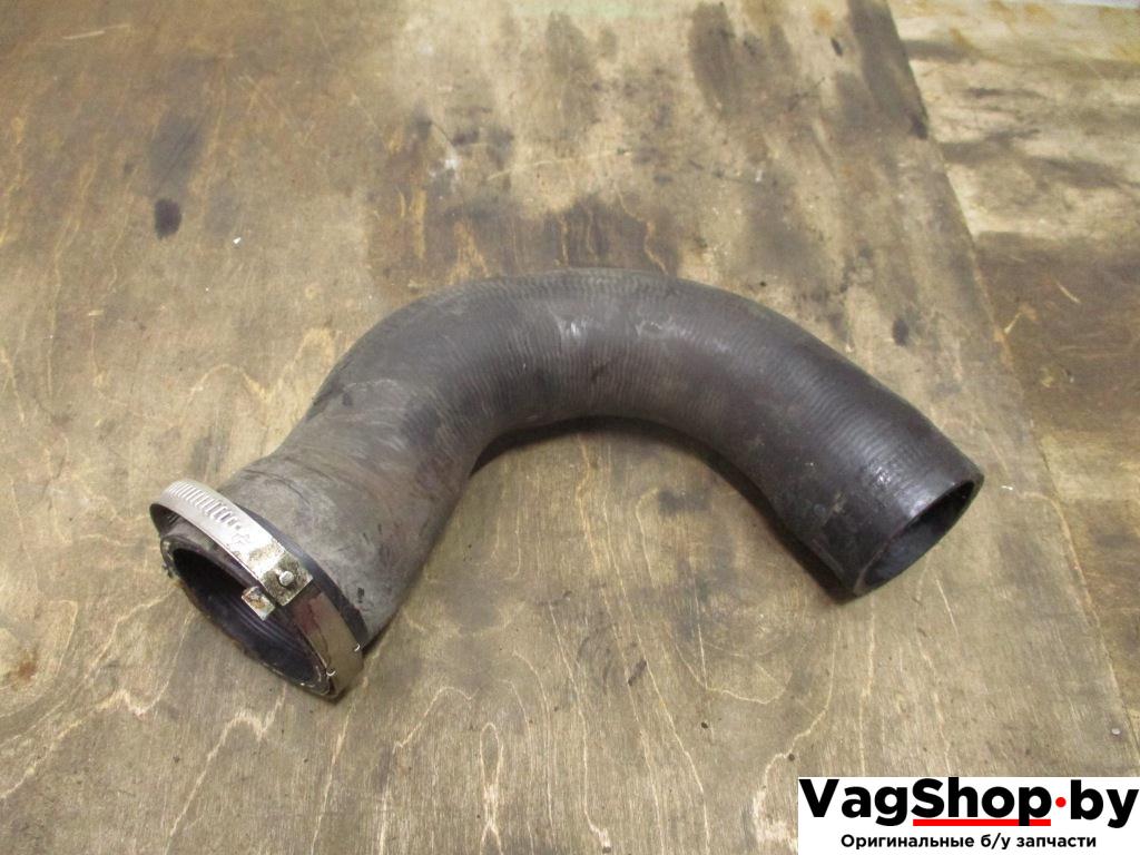 патрубок интеркулера Volkswagen Golf 6 поколение 2010, 1.6 л., TDi, CAY, дизель, МКПП, красный, хетчбэк 5 дв., передний привод, 1K0145834AT - фото №1