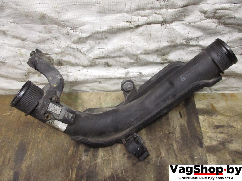 патрубок интеркулера Volkswagen Golf 6 поколение 2010, 1.6 л., TDi, CAY, дизель, МКПП, красный, хетчбэк 5 дв., передний привод, 1K0145770AE - фото №1