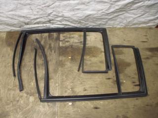 направляющая стекла Volkswagen Touran 2 2013, 2.0 л., TDi, CFH, дизель, МКПП, синий, минивэн, передний привод, 1T0845211, 1T0845212