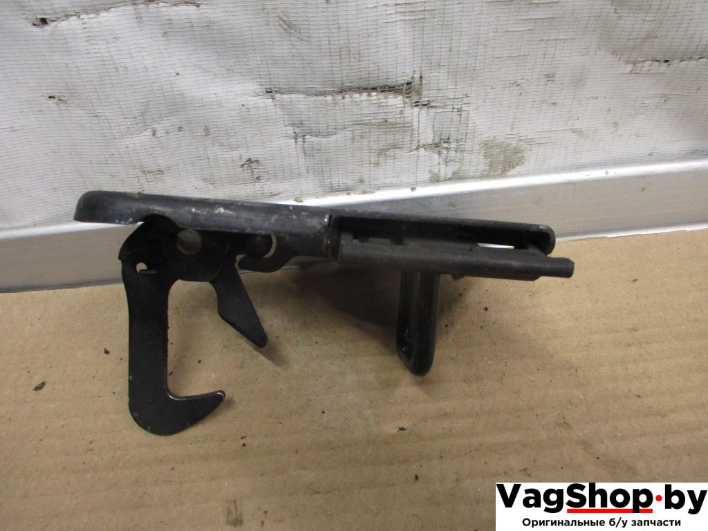захватный крюк капота Volkswagen Passat B6 2009, 2.0 л., TDi, CBD, дизель, МКПП, серебро, седан, передний привод, 3C0823480A - фото №1