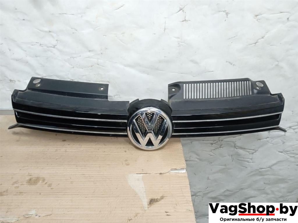 решетка радиатора Volkswagen Golf 6 поколение 2011, 2.0 л., TDi, CFF, дизель, МКПП, серебро, хетчбэк 5 дв., передний привод, 5K0853653F - фото №1
