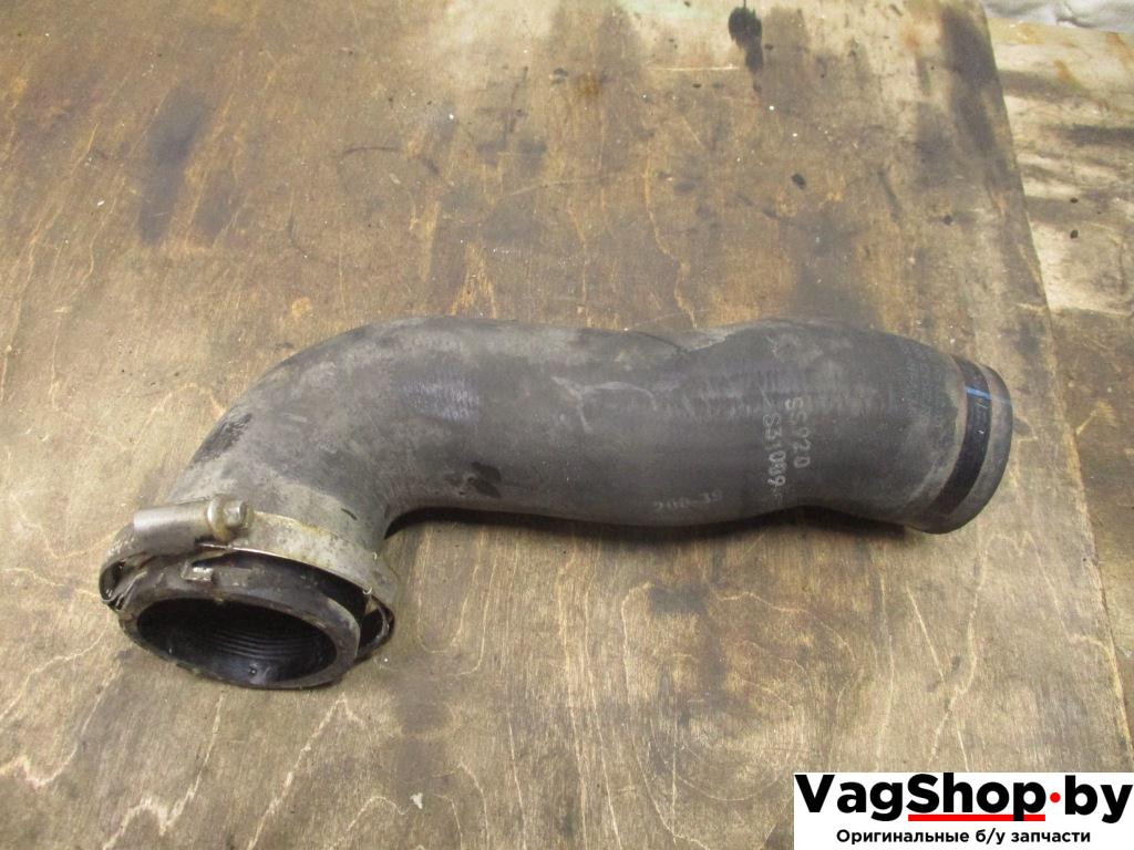 патрубок интеркулера Volkswagen Passat B6 2009, 2.0 л., TDi, CBD, дизель, МКПП, серебро, седан, передний привод, 1K0145832AA - фото №1