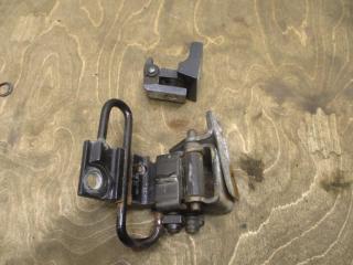 петля двери Volkswagen Touareg 1 поколение [рестайлинг] 2008, 3.0 л., TDi, BKS, дизель, АКПП, черный, внедорожник 5 дв., полный привод, 7L0833401B, 7L0833411A