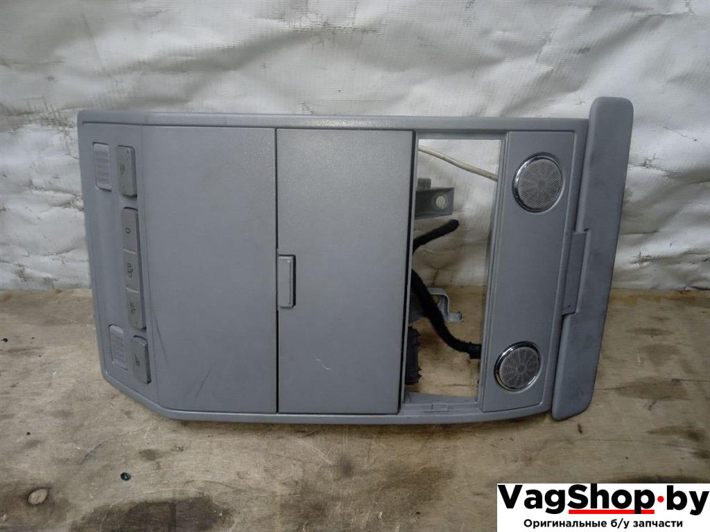 фонарь салона (плафон) Volkswagen Touareg 1 поколение 2005, 2.5 л., TDi, BAC, дизель, АКПП, серый, внедорожник 5 дв., полный привод, 7L6868349G, 7L6868349M - фото №1
