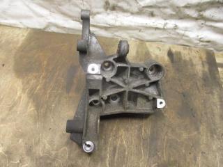 кронштейн гидроусилителя Volkswagen Touareg 1 поколение [рестайлинг] 2008, 3.0 л., TDi, BKS, дизель, АКПП, черный, внедорожник 5 дв., полный привод, 059145169AA