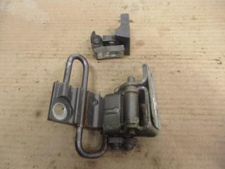 петля двери Volkswagen Touareg 1 поколение [рестайлинг] 2008, 3.0 л., TDi, BKS, дизель, АКПП, серый, внедорожник 5 дв., полный привод, 7L0833401B, 7L0833411A