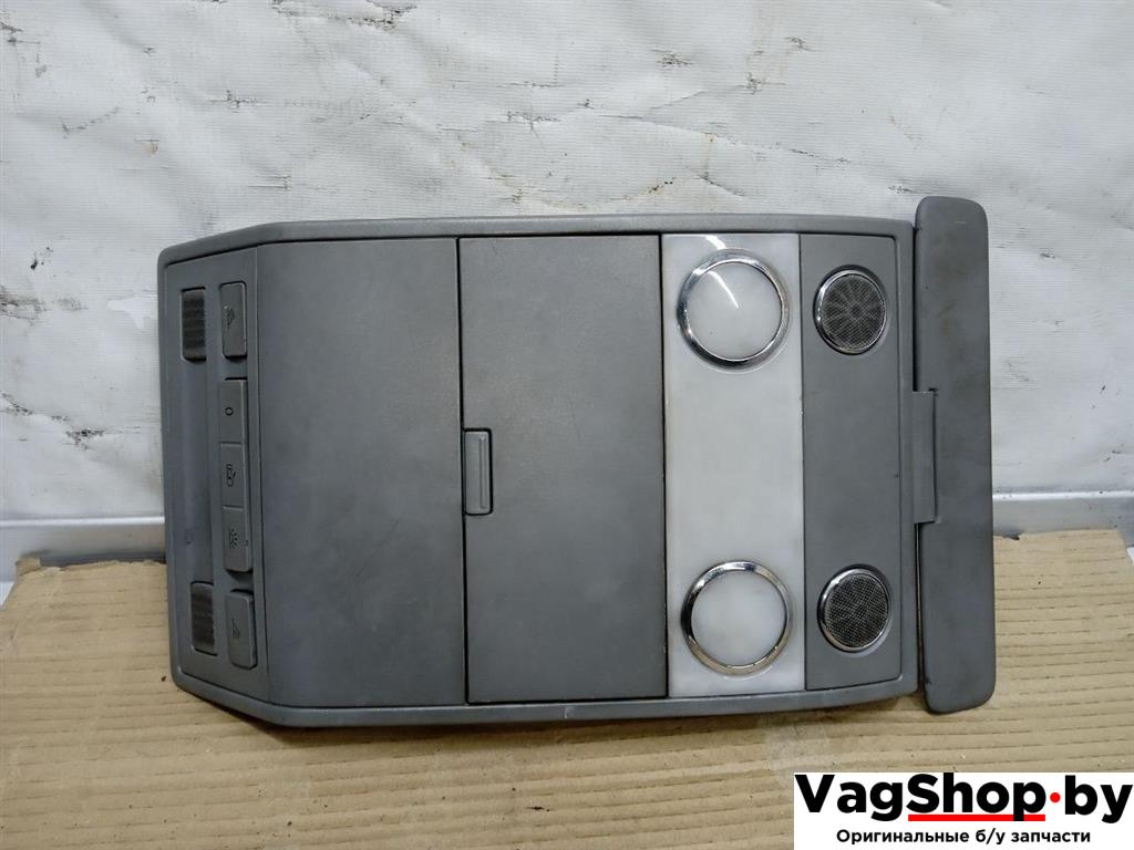 фонарь салона (плафон) Volkswagen Touareg 1 поколение 2006, 2.5 л., TDi, BAC, дизель, АКПП, синий, внедорожник 5 дв., полный привод, 7L0868403 - фото №1