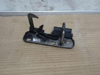 захватный крюк капота Volkswagen Golf 6 поколение 2011, 2.0 л., TDi, CFF, дизель, МКПП, серебро, хетчбэк 5 дв., передний привод, 1Q0823480