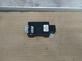 усилитель антенны Volkswagen Golf 6 поколение 2011, 2.0 л., TDi, CFF, дизель, МКПП, серебро, хетчбэк 5 дв., передний привод, 5M0035570B