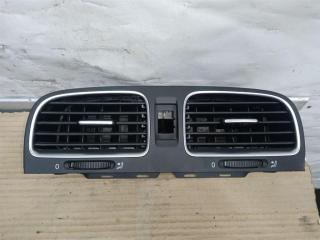 дефлектор обдува салона Volkswagen Golf 6 поколение 2011, 2.0 л., TDi, CFF, дизель, МКПП, серебро, хетчбэк 5 дв., передний привод, 5K0819728N