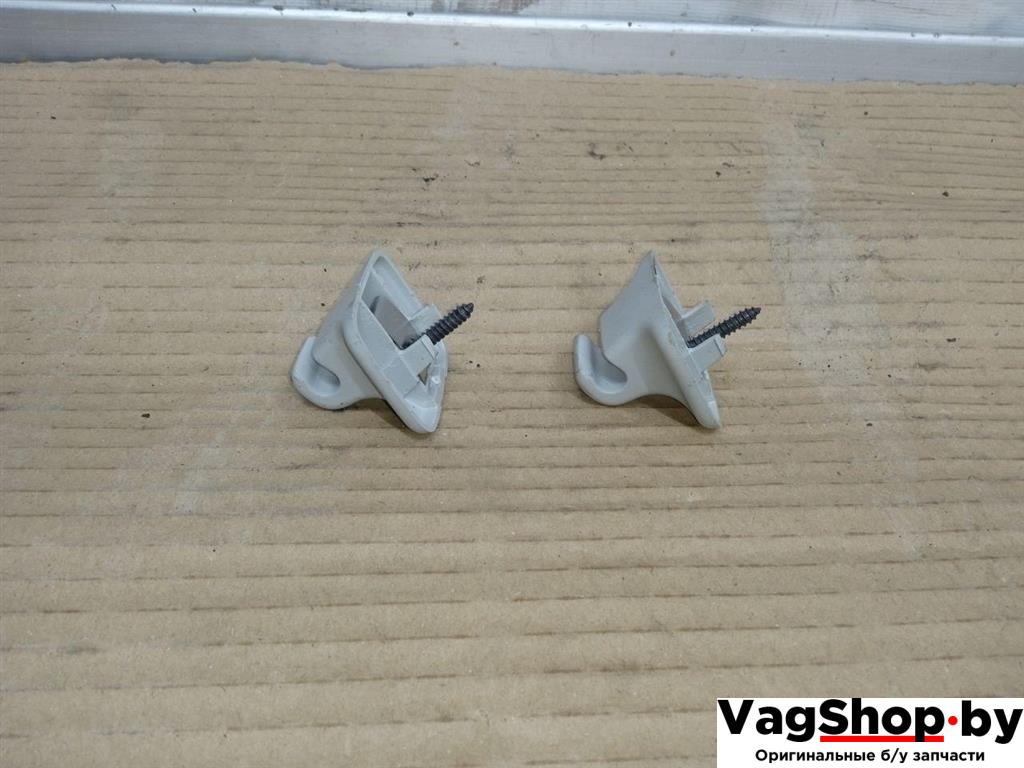 Крепление (крючок) солнцезащитного козырька Volkswagen Golf 6 поколение 2011, 2.0 л., TDi, CFF, дизель, МКПП, серебро, хетчбэк 5 дв., передний привод - фото №1