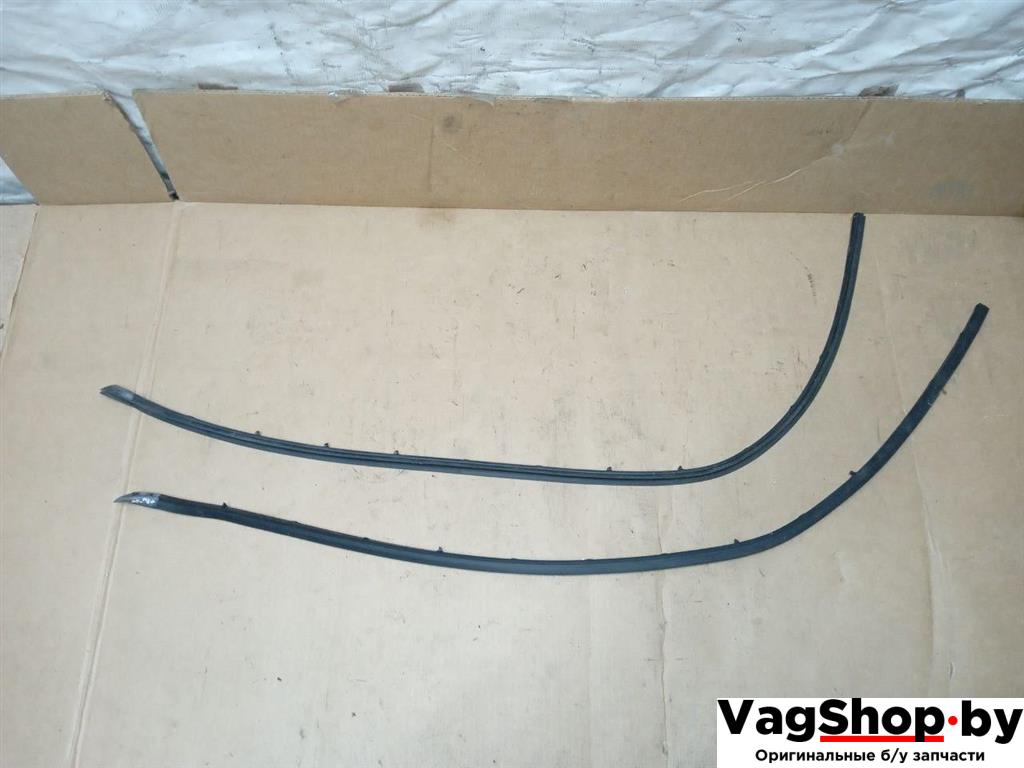 уплотнитель Volkswagen Golf 6 поколение 2011, 2.0 л., TDi, CFF, дизель, МКПП, серебро, хетчбэк 5 дв., передний привод, 5K6839699B, 5K6839700B - фото №1