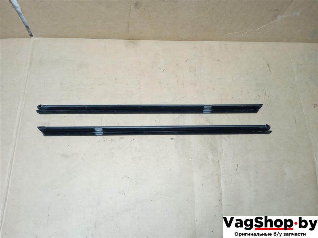 уплотнитель Volkswagen Golf 6 поколение 2011, 2.0 л., TDi, CFF, дизель, МКПП, серебро, хетчбэк 5 дв., передний привод, 5K6839479B, 5K6839480B - фото №1