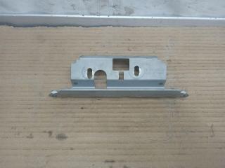 кронштейн (крепление) Audi Q5 8R 2011, 2.0 л., TDi, CJC, дизель, МКПП, серебро, внедорожник 5 дв., полный привод, 8R0827569A