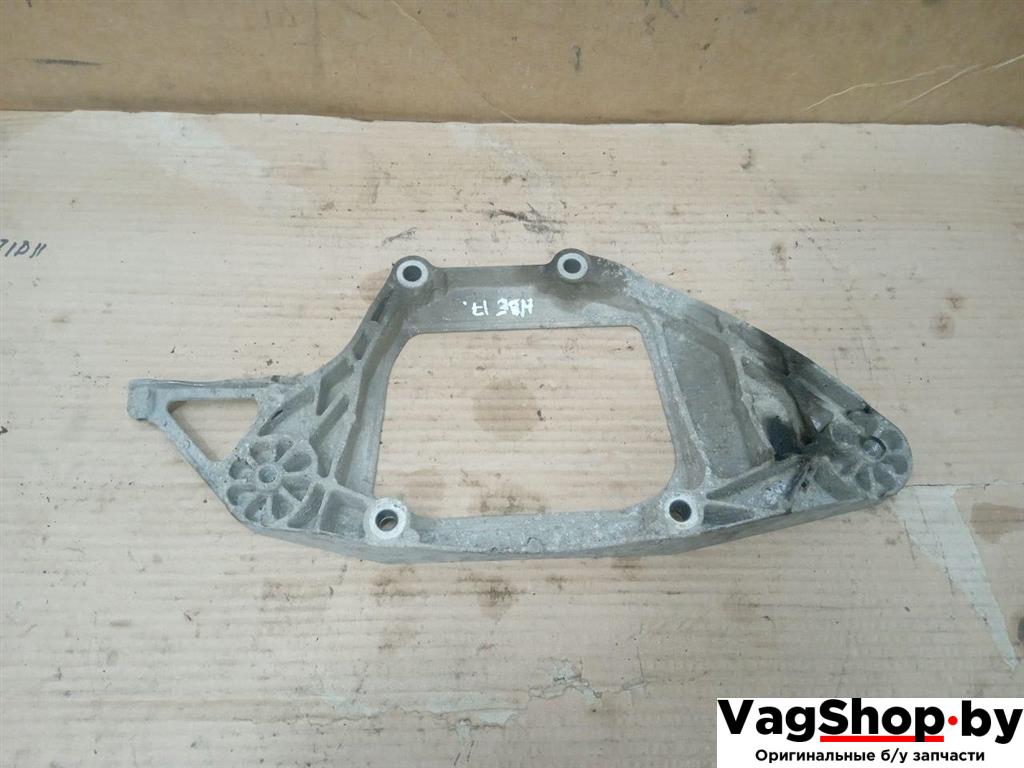 кронштейн редуктора Audi A5 8T 2007, 3.0 л., TDi, CAP, дизель, МКПП, белый, купе, полный привод, 8K0599287G - фото №1