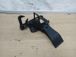 захватный крюк капота Audi Q5 8R 2011, 2.0 л., TDi, CJC, дизель, МКПП, серебро, внедорожник 5 дв., полный привод, 8R0823480