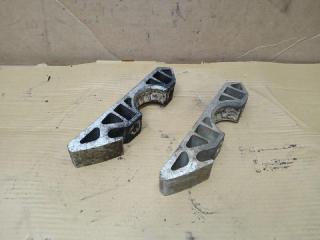 крепление стабилизатора / втулки стабилизатора Volkswagen Touareg 1 поколение [рестайлинг] 2009, 2.5 л., TDi, BPE, дизель, АКПП, черный, внедорожник 5 дв., полный привод, 7L0411063B