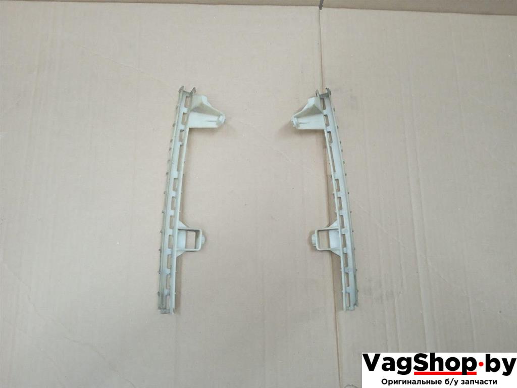 направляющая стекла Audi Q5 8R 2011, 2.0 л., TDi, CJC, дизель, МКПП, серебро, внедорожник 5 дв., полный привод, 8R0839067C - фото №1