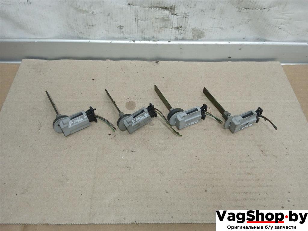 датчик температуры Volkswagen Touareg 1 поколение 2006, 2.5 л., TDi, BAC, дизель, АКПП, синий, внедорожник 5 дв., полный привод, 4B0820539 - фото №1