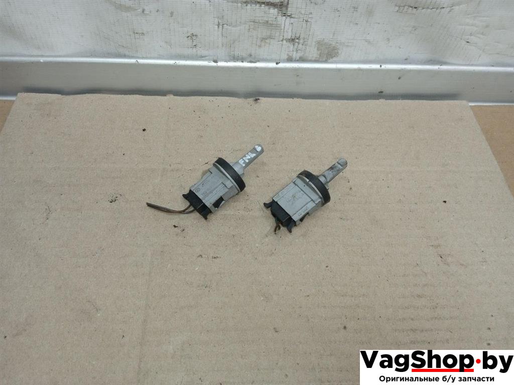 датчик температуры Volkswagen Touareg 1 поколение 2006, 2.5 л., TDi, BAC, дизель, АКПП, синий, внедорожник 5 дв., полный привод, 1K0907543A - фото №1