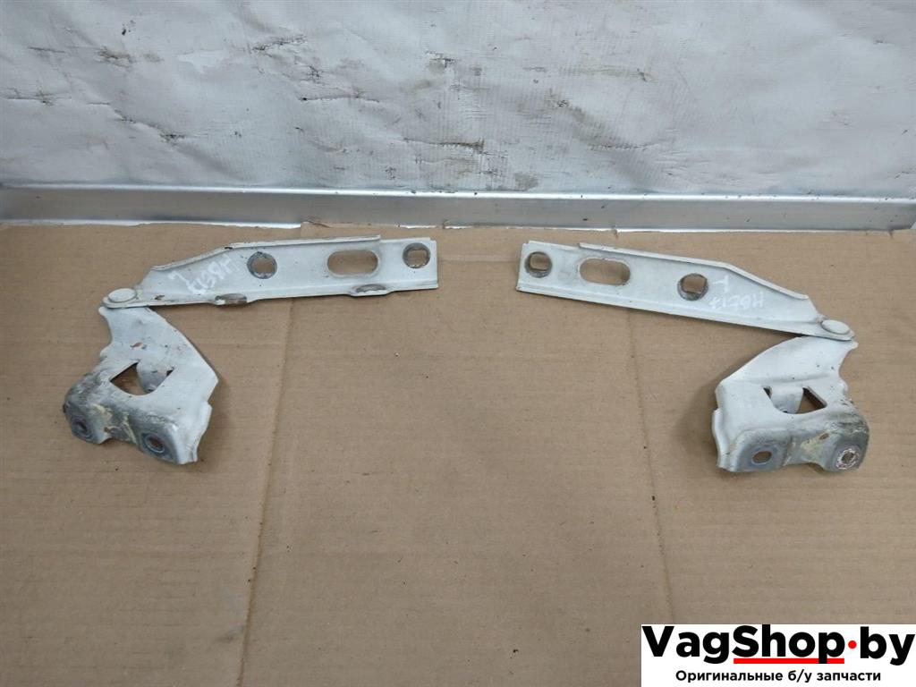 петля капота Audi A5 8T 2007, 3.0 л., TDi, CAP, дизель, МКПП, белый, купе, полный привод, 8T0823301B, 8T0823302B - фото №1