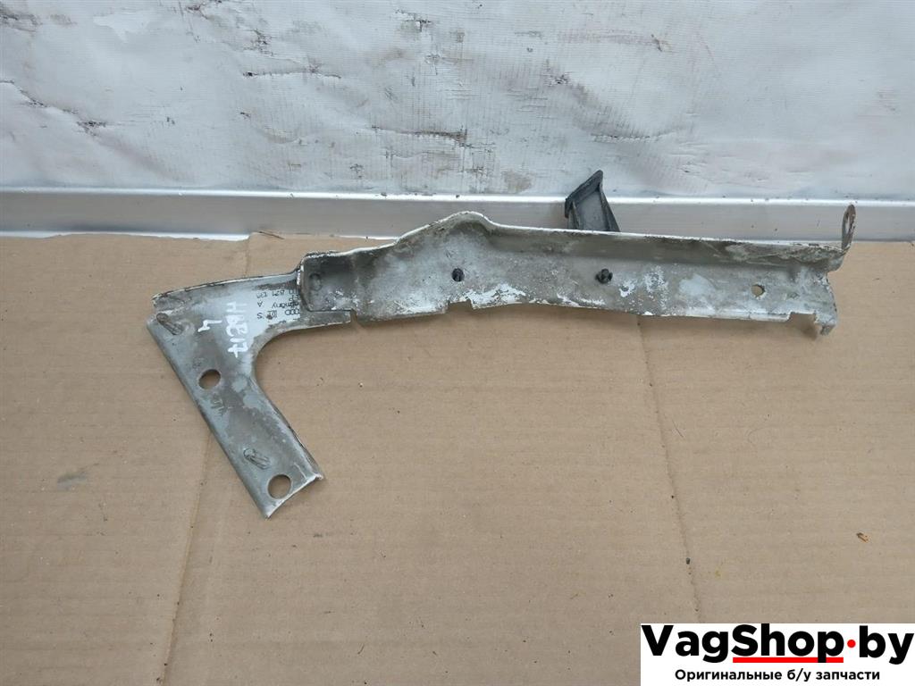 крепление ( кронштейн ) крыла Audi A5 8T 2007, 3.0 л., TDi, CAP, дизель, МКПП, белый, купе, полный привод, 8T0821135A - фото №1