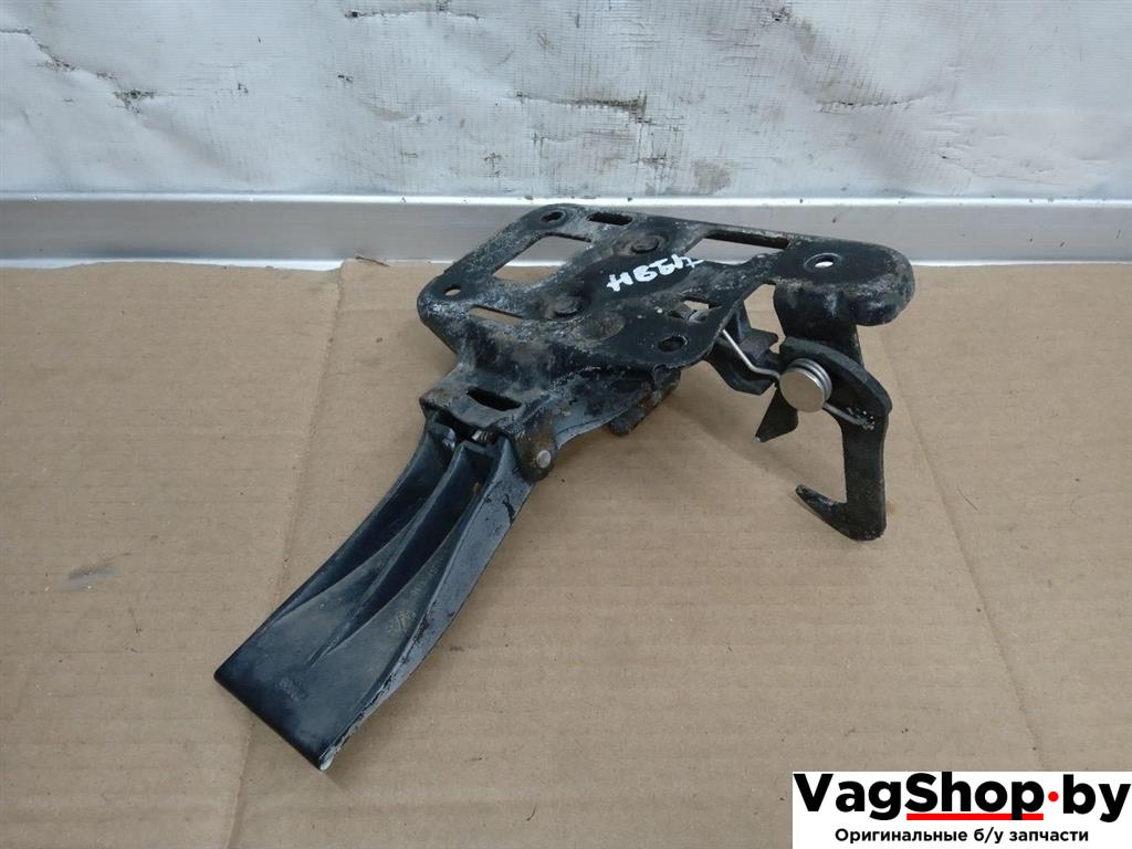 захватный крюк капота Audi A5 8T 2007, 3.0 л., TDi, CAP, дизель, МКПП, белый, купе, полный привод, 8T0823480 - фото №1