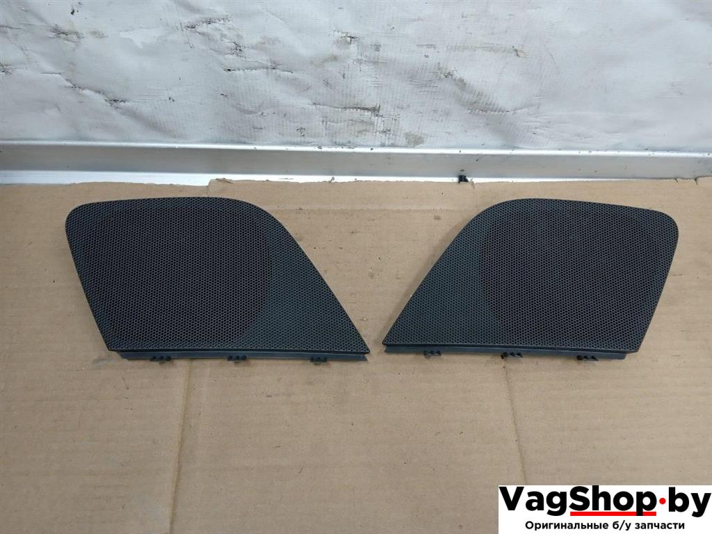 сетка на динамик Audi A5 8T 2007, 3.0 л., TDi, CAP, дизель, МКПП, белый, купе, полный привод, 8T0035435, 8T0035436 - фото №1