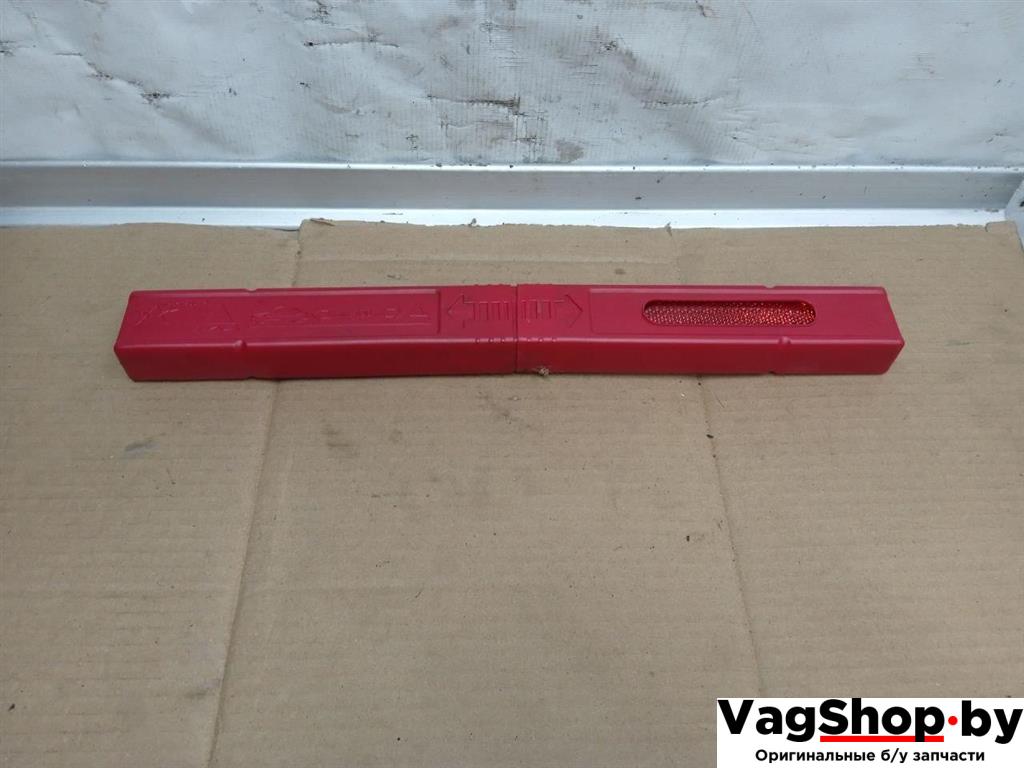знак аварийной остановки Audi A5 8T 2007, 3.0 л., TDi, CAP, дизель, МКПП, белый, купе, полный привод, 8T0860251 - фото №1