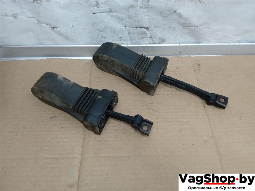 ограничитель открывания двери Audi A5 8T 2007, 3.0 л., TDi, CAP, дизель, МКПП, белый, купе, полный привод, 8T0837249 - фото №1