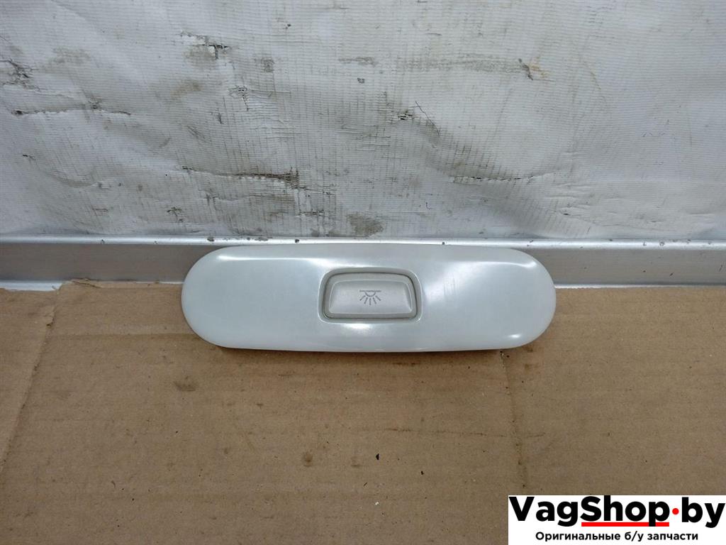 фонарь салона (плафон) Audi A5 8T 2007, 3.0 л., TDi, CAP, дизель, МКПП, белый, купе, полный привод, 8T0947111 - фото №1