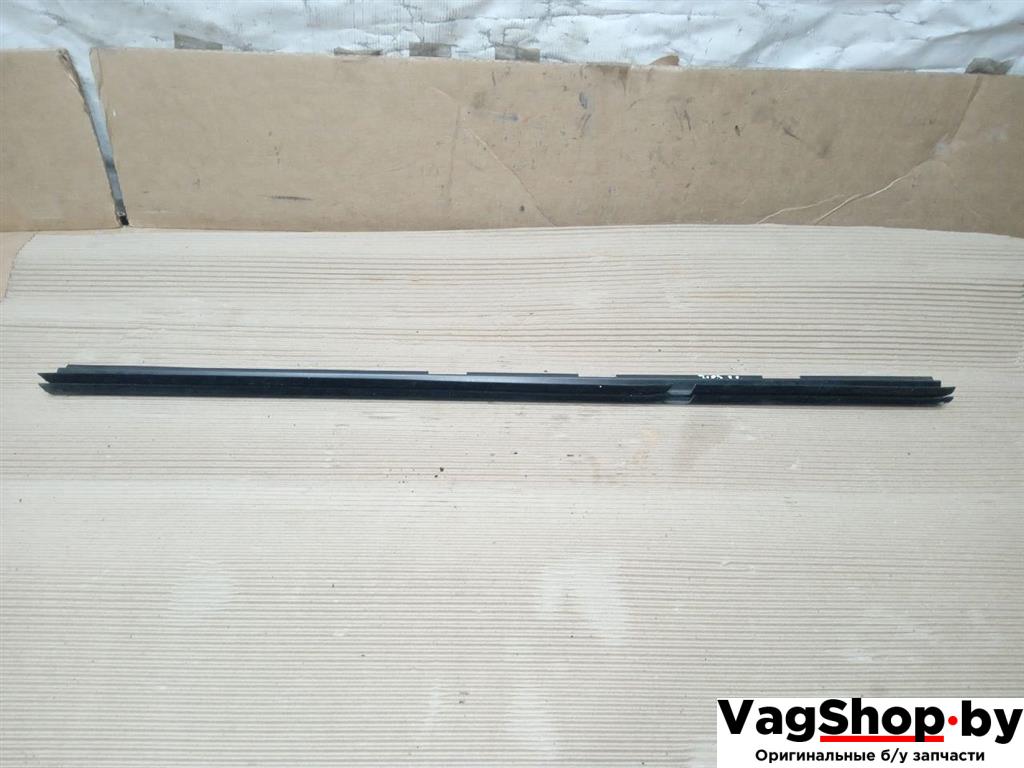 уплотнитель Volkswagen Golf Plus 1 поколение 2006, 1.9 л., TDi, BLS, дизель, МКПП, серый, хетчбэк 5 дв., передний привод, 5M0839479B - фото №1