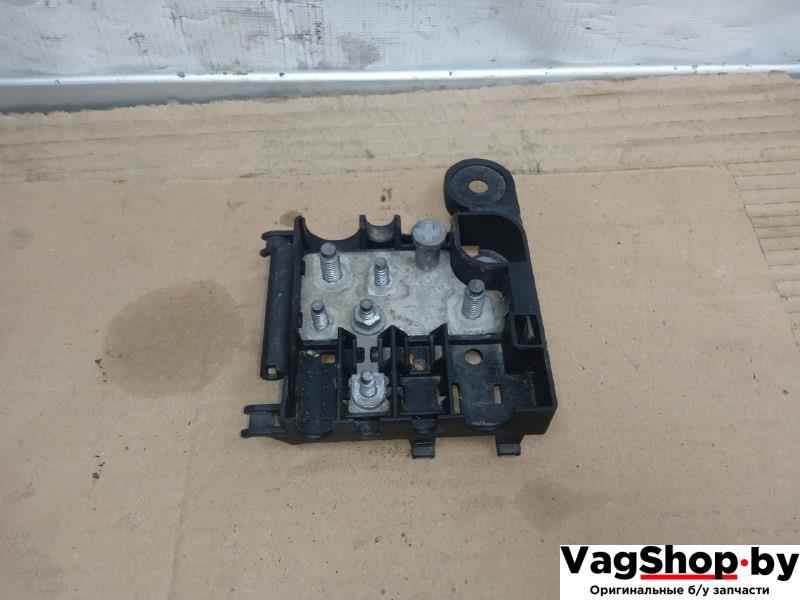 клеммник Audi A5 8T 2007, 3.0 л., TDi, CAP, дизель, МКПП, белый, купе, полный привод, 8K0971228 - фото №1