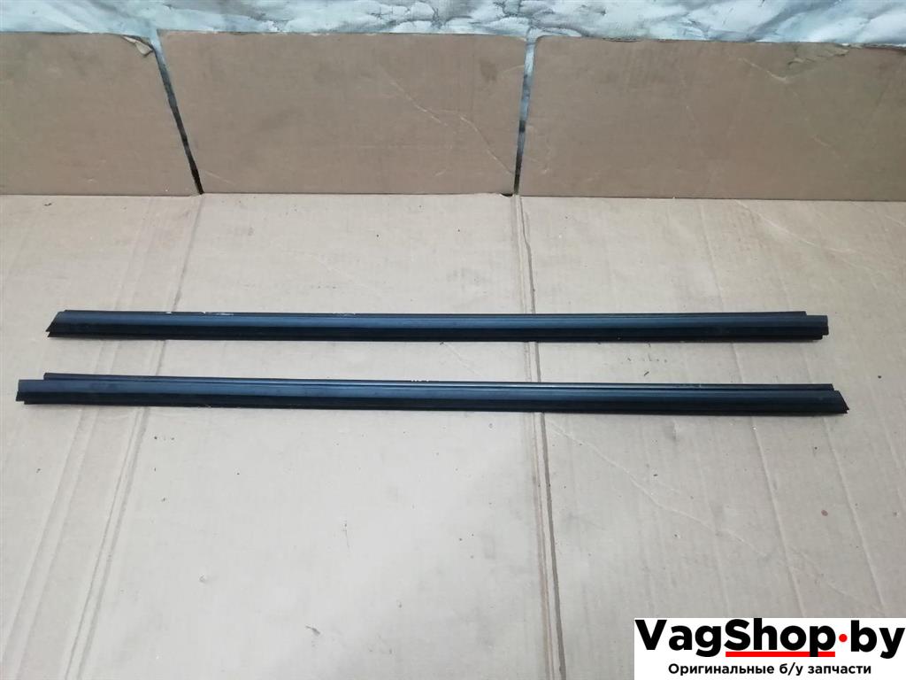 уплотнитель Volkswagen Passat B6 2009, 2.0 л., TDi, CBA, дизель, МКПП, голубой, седан, передний привод, 3C4837471B, 3C4837472B - фото №1