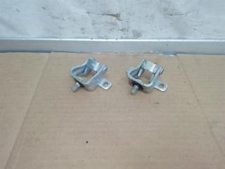 петля крышки багажника Volkswagen Tiguan 1 поколение 2010, 2.0 л., TDi, CFG, дизель, МКПП, серебро, внедорожник 5 дв., полный привод, 5N0827301