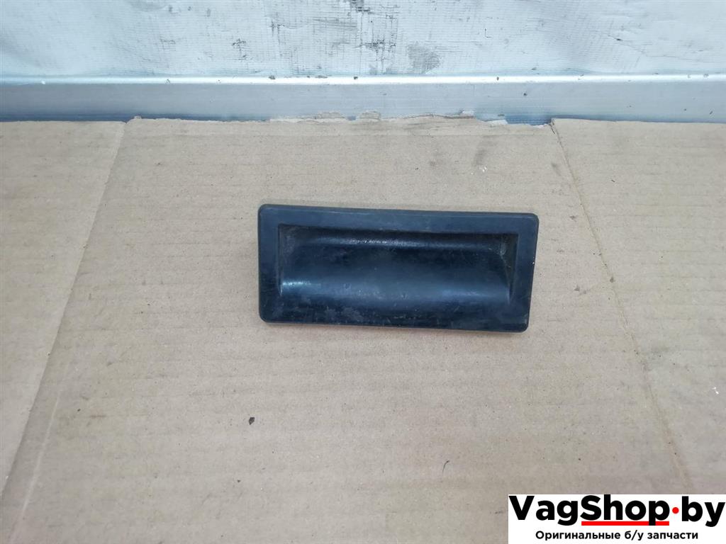ручка открывания багажника Volkswagen Tiguan 1 поколение 2010, 2.0 л., TDi, CFG, дизель, МКПП, серебро, внедорожник 5 дв., полный привод, 5N0827566 - фото №1