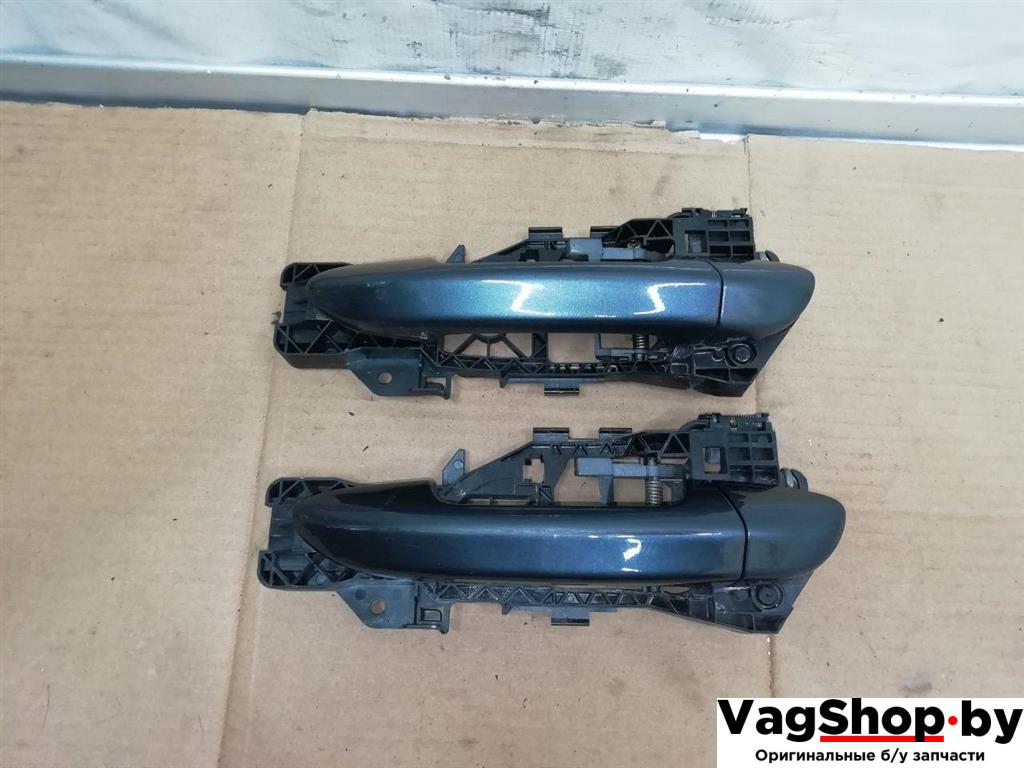 ручка наружная задняя левая Volkswagen Passat B7 2011, 2.0 л., TDi, CFF, дизель, АКПП, синий, универсал, передний привод, 3C0837885J - фото №1