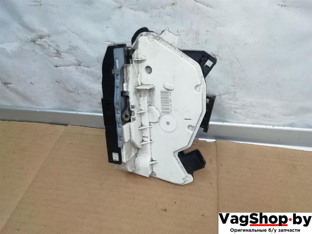 замок двери передней левой Volkswagen Tiguan 1 поколение 2010, 2.0 л., TDi, CFG, дизель, МКПП, серебро, внедорожник 5 дв., полный привод, 5N2837015C - фото №1