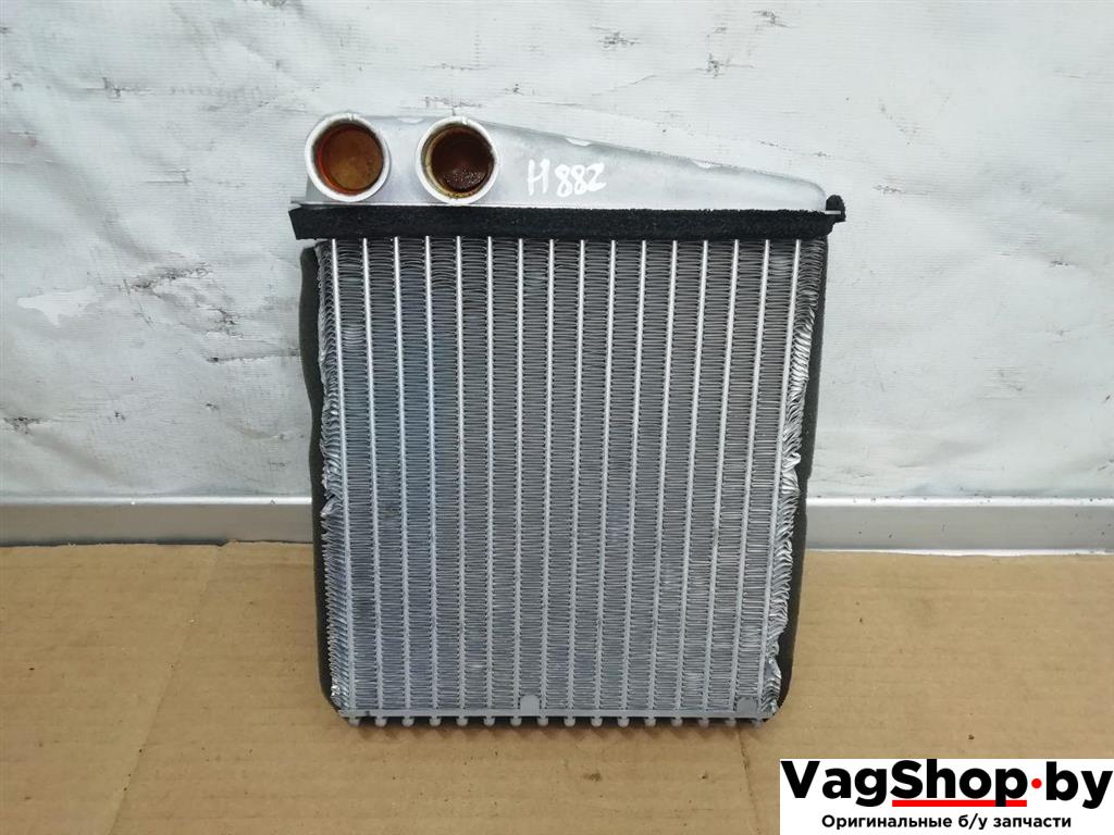 радиатор отопителя (печки) Volkswagen Tiguan 1 поколение 2010, 2.0 л., TDi, CFG, дизель, МКПП, серебро, внедорожник 5 дв., полный привод, 1K0819033 - фото №1