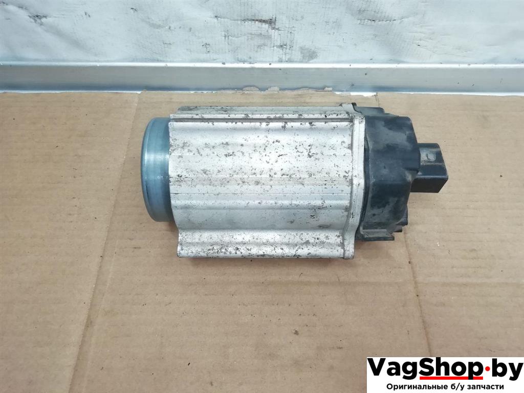 серводвигатель (моторчик) рулевой рейки Volkswagen Tiguan 1 поколение 2010, 2.0 л., TDi, CFG, дизель, МКПП, серебро, внедорожник 5 дв., полный привод, 1K0909144M - фото №1