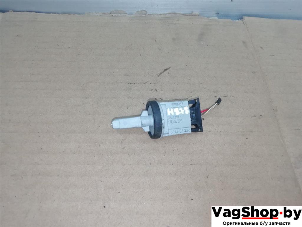 датчик температуры Volkswagen Passat B7 2011, 2.0 л., TDi, CFF, дизель, АКПП, синий, универсал, передний привод, 1K0907543G - фото №1