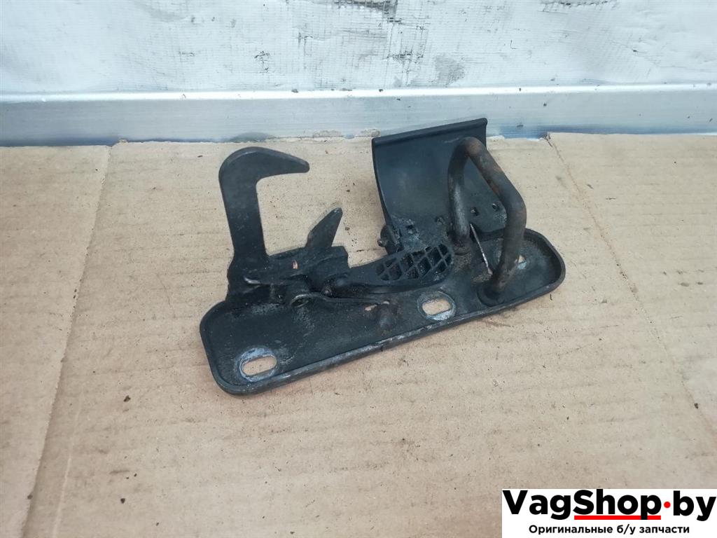 захватный крюк капота Volkswagen Passat B7 2011, 2.0 л., TDi, CFF, дизель, АКПП, синий, универсал, передний привод, 3AA823480 - фото №1
