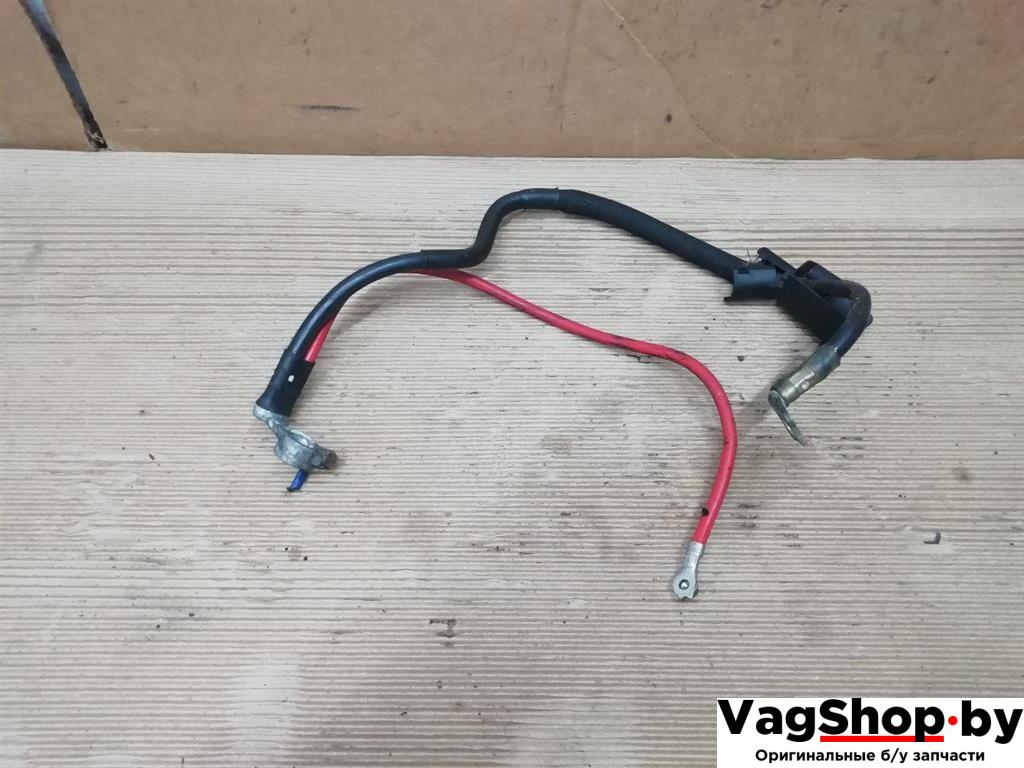 клемма аккумулятора плюс Volkswagen Tiguan 1 поколение 2010, 2.0 л., TDi, CFG, дизель, МКПП, серебро, внедорожник 5 дв., полный привод, 5N0971228 - фото №1