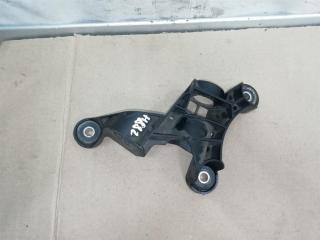 Кронштейн крепления троса КПП Volkswagen Tiguan 1 поколение 2010, 2.0 л., TDi, CFG, дизель, МКПП, серебро, внедорожник 5 дв., полный привод, 5N0711789B