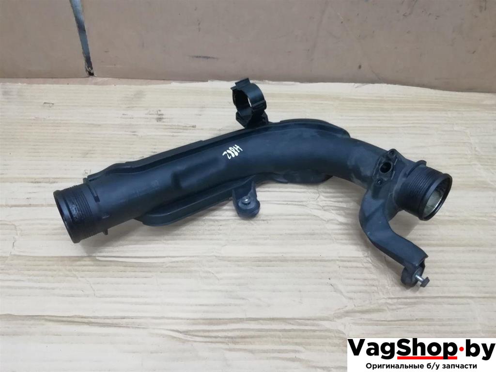 патрубок интеркулера Volkswagen Tiguan 1 поколение 2010, 2.0 л., TDi, CFG, дизель, МКПП, серебро, внедорожник 5 дв., полный привод, 1K0145770AE - фото №1