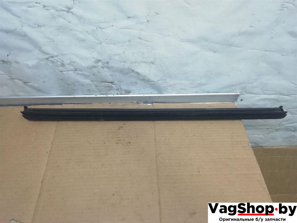 уплотнитель Volkswagen Touareg 2 поколение 2011, 3.6 л., FSI, CGR, бензин, АКПП, черный, внедорожник 5 дв., полный привод, 7P0839472A - фото №1