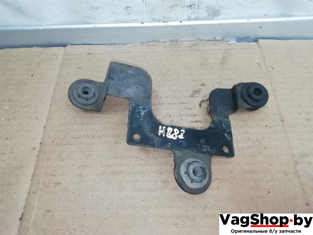 Крепление блока ABS Volkswagen Tiguan 1 поколение 2010, 2.0 л., TDi, CFG, дизель, МКПП, серебро, внедорожник 5 дв., полный привод, 5N0614235C - фото №1