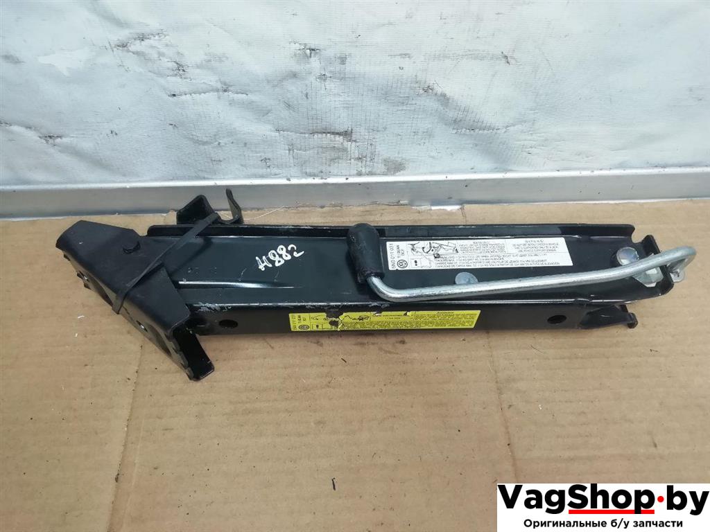 домкрат Volkswagen Tiguan 1 поколение 2010, 2.0 л., TDi, CFG, дизель, МКПП, серебро, внедорожник 5 дв., полный привод, 5N0011031 - фото №1